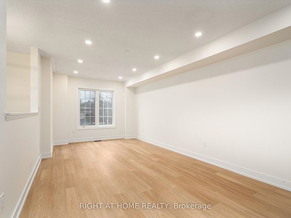4th image of 735 Sheppard Ave W #36