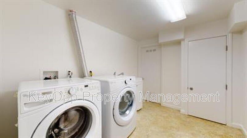 1st image of 806 35th Ave
