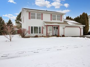 297 Springbrook Ln, Carol Stream, IL 60188