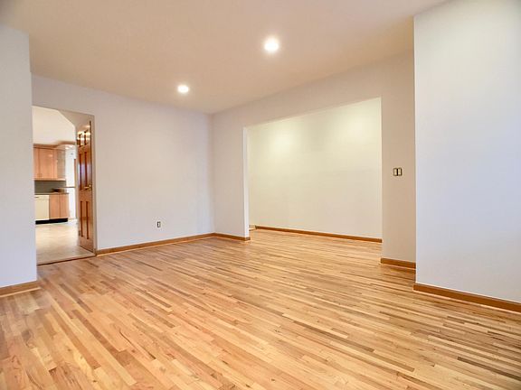 4th image of 2615 E 63rd St #2