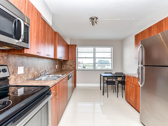 5th image of 2801 NE 183rd St APT 1001