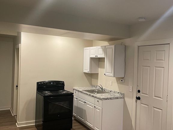 4th image of 50 Waldo St #2