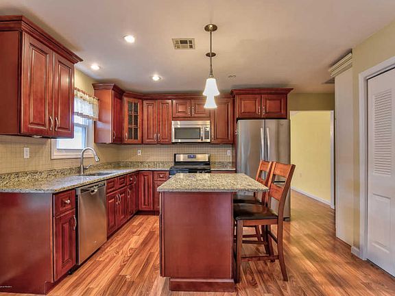 3rd image of 6 Encinitas Dr