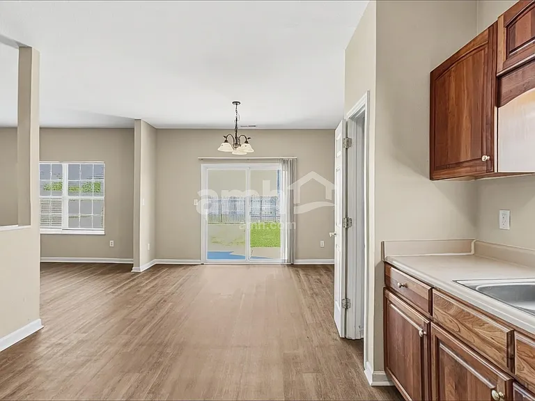 214 Allen Ln — Photo 5