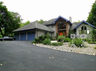 2 Johns Ln, Lafayette Hill, PA 19444