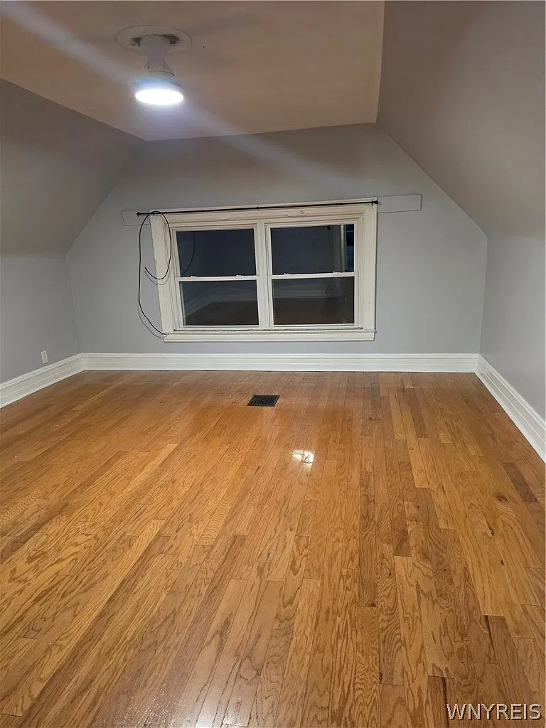 1 bed, 1.0 bath, 2610 sqft, $1,100 — Photo 4