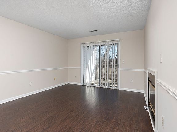 3rd image of 26 Grandview Manor Ct Suite 306