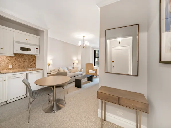 465 Park Avenue image 3 of 5