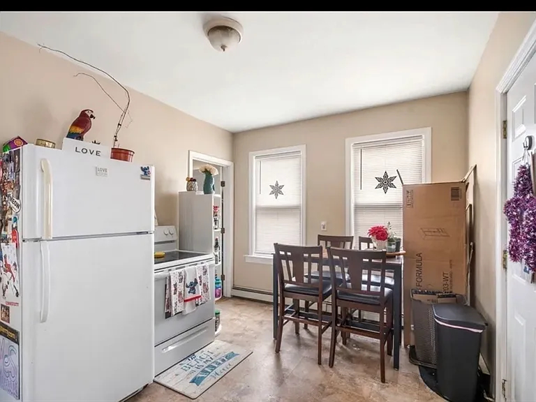 35 Circular St #2 — Photo 2