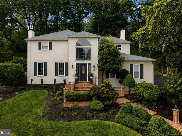 637 Heather Ln, Bryn Mawr, PA 19010