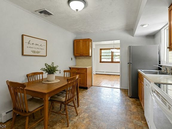 3rd image of 7 Mary Ave