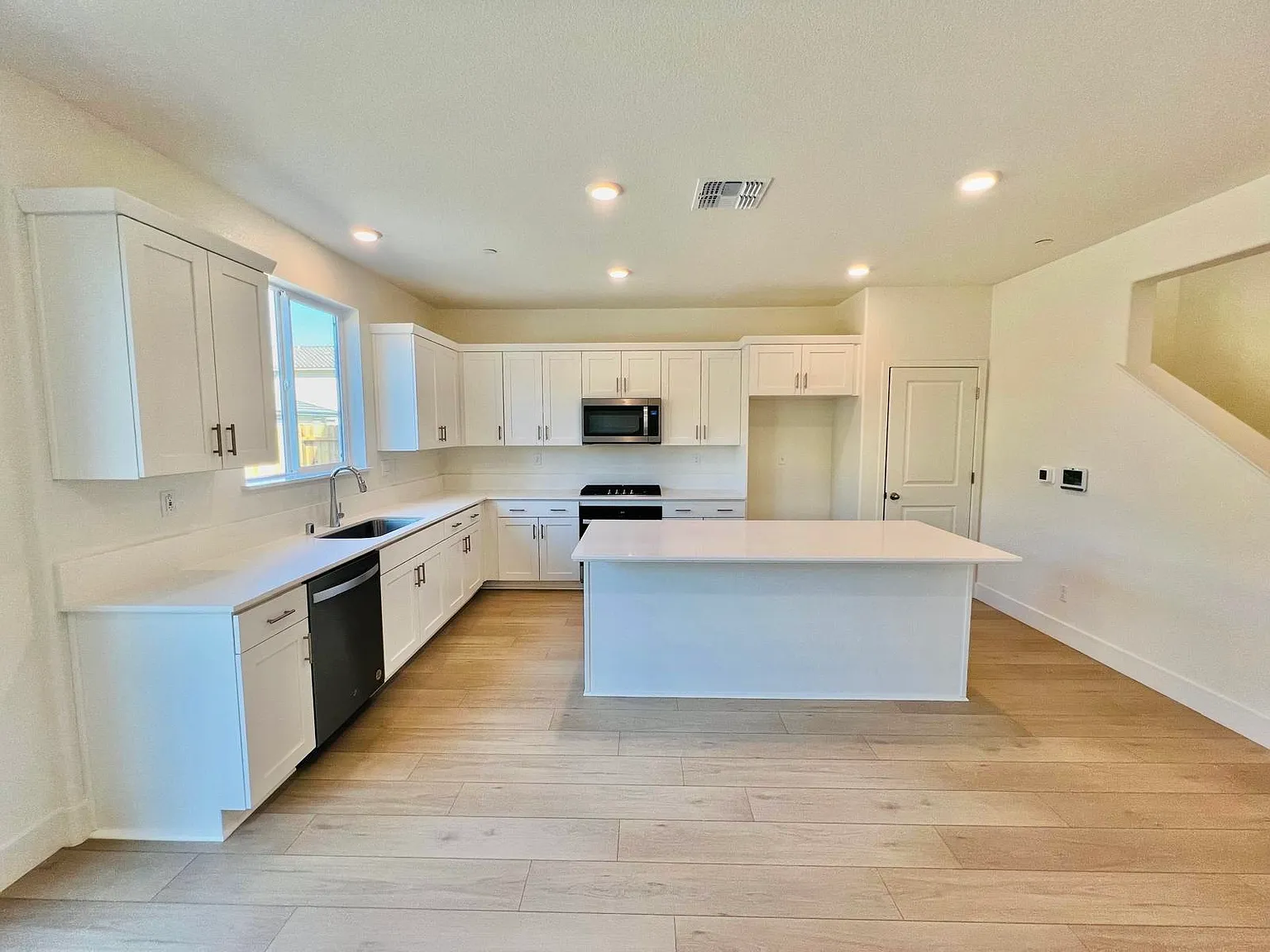 Malibu Dr, Lathrop — Photo 4