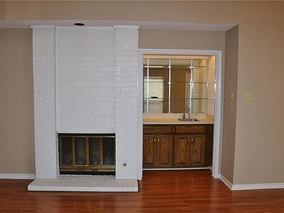 4th image of 3821 Clover Hill Ln