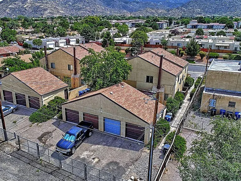 907 Nakomis Dr NE — Photo 20