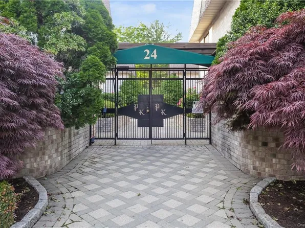 24 Carhart Ave, White Plains, NY 10605