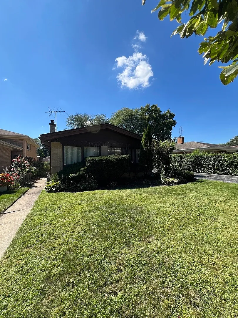 4 bed, 1430 sqft, $3,700 — Photo 1