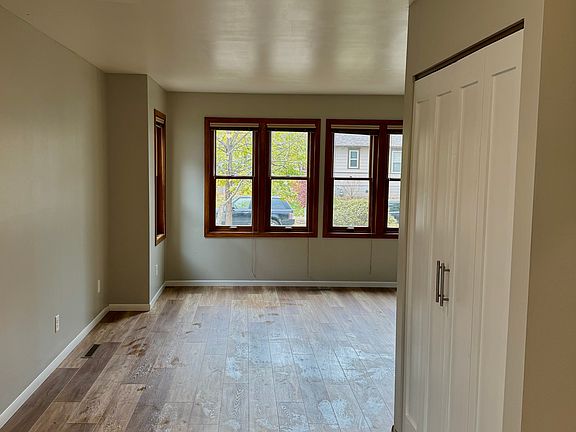 5th image of 555 Laurel Ave