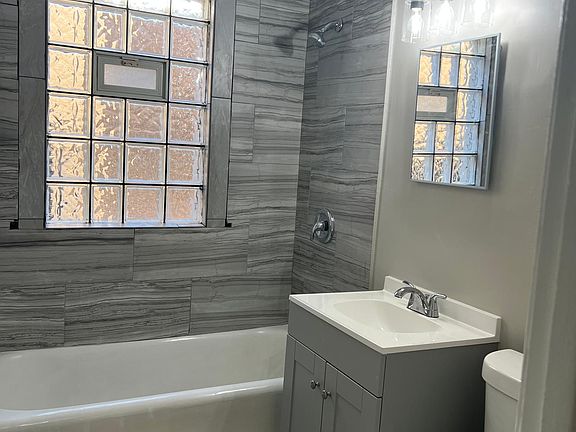 4th image of 7031 S Fairfield Ave #2F