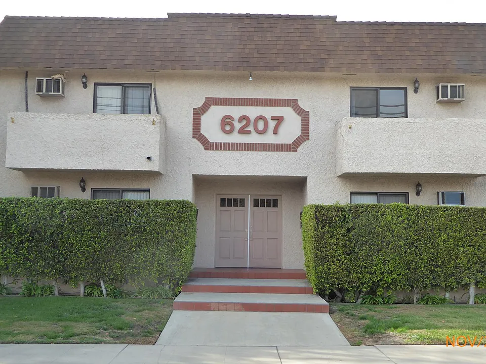 6207 Whitsett Ave
