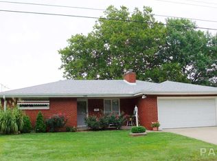 1520 W Shore Dr, Pekin, IL