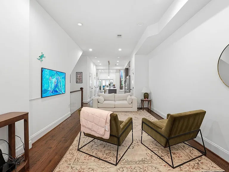 1841 Monroe St NW — Photo 8
