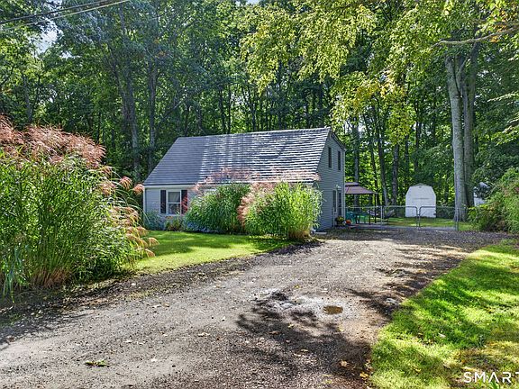 3rd image of 19 Myrna Drive