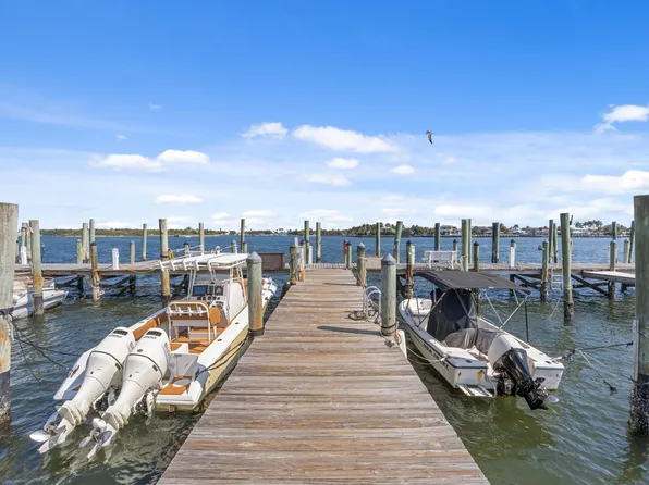 16 Via Lago, Boynton Beach, FL 33435