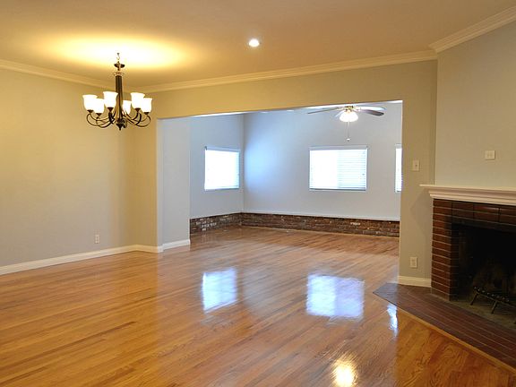4th image of 4521 N Glenfinnan Ave