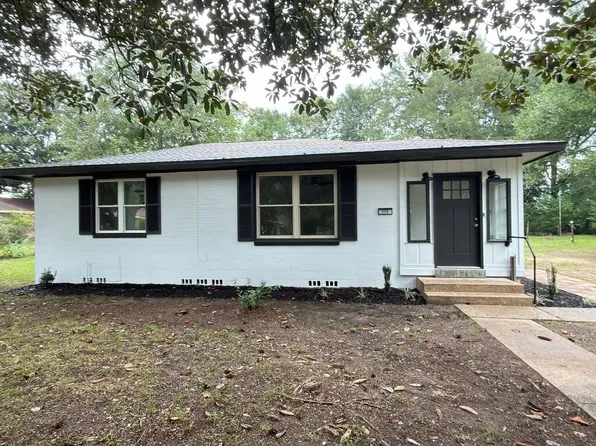 215 E 3rd Ave, Crestview, FL 32536