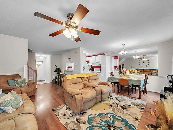 4th image of 283 Wexford Dr W