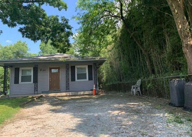 2nd image of 2103 Summit Ave