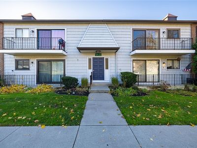 15 Great Wood Ct APT 6, Fairport, NY, 14450