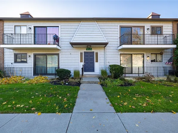 15 Great Wood Ct APT 6, Fairport, NY 14450