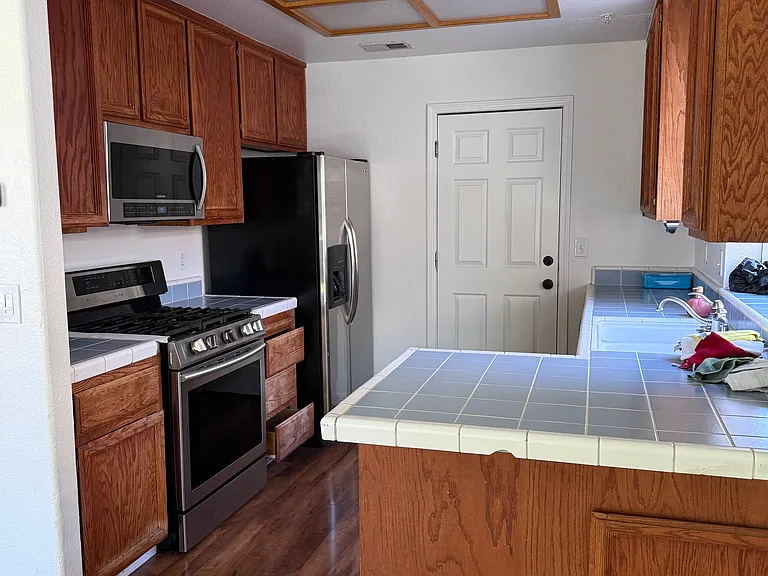 573 Topaz Way — Photo 3