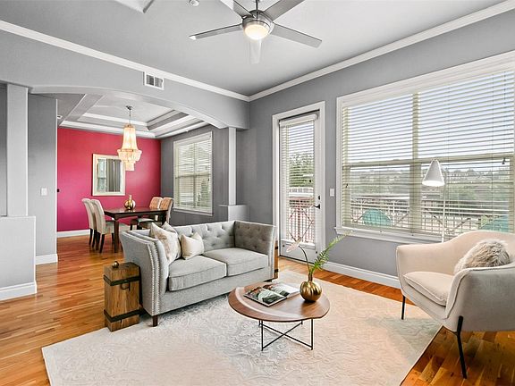 4th image of 40 N Madison St Suite 306