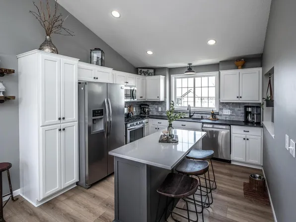 9447 Glenborough Dr, Elko New Market, MN 55020