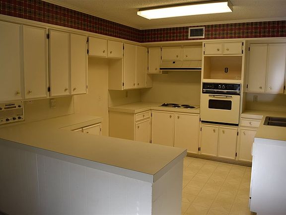 4th image of 7 Holiday Ln