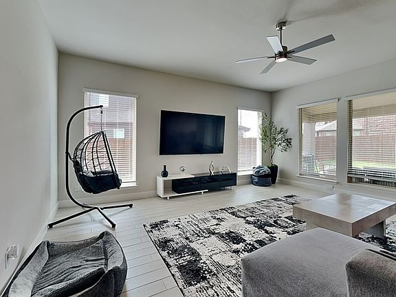 3rd image of 335 Chapel Hill Dr