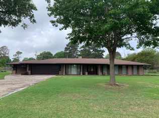 1916 Fairway St, Stuttgart, AR 72160