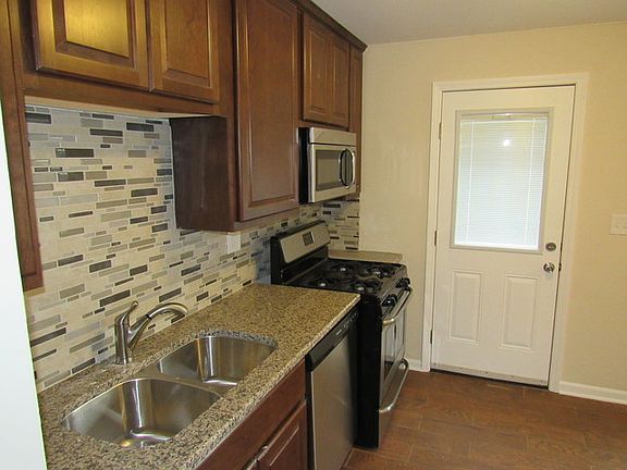 4th image of 815 Southmoor Ln