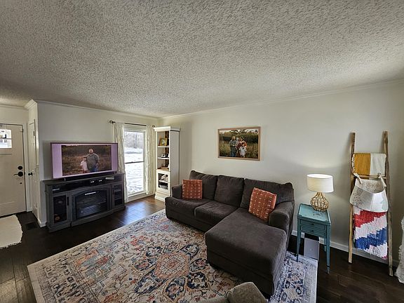 4th image of 1302 Oak Street