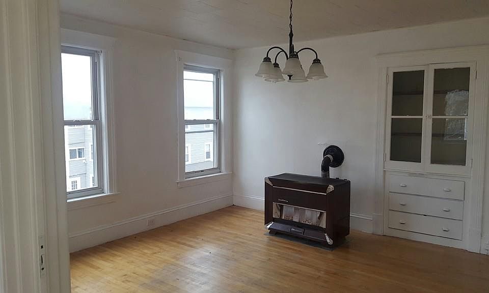 2nd image of 31 Jefferson St #3