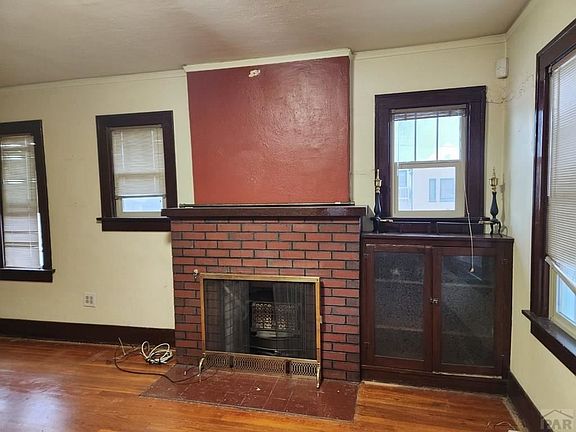 3rd image of 1739 E 8th St