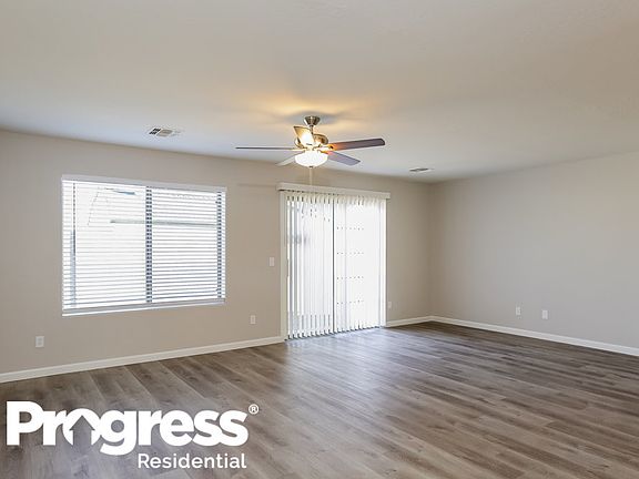 4th image of 2724 E Paradise Ln