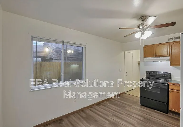 2460 Hiawatha St — Photo 7