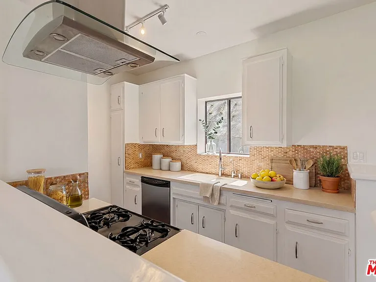 2013 Cyprean Dr — Photo 9