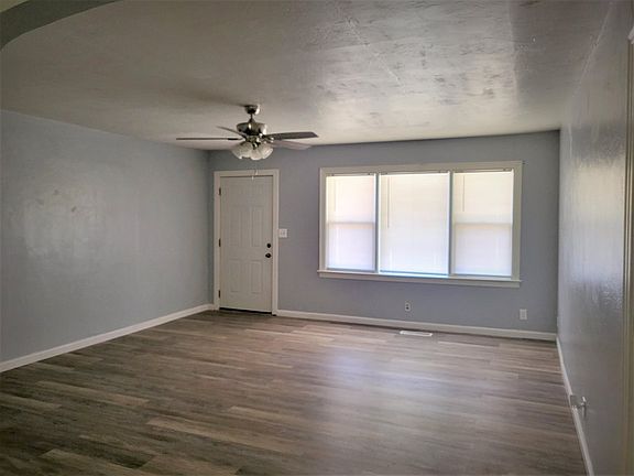 3rd image of 524 N Peachtree St