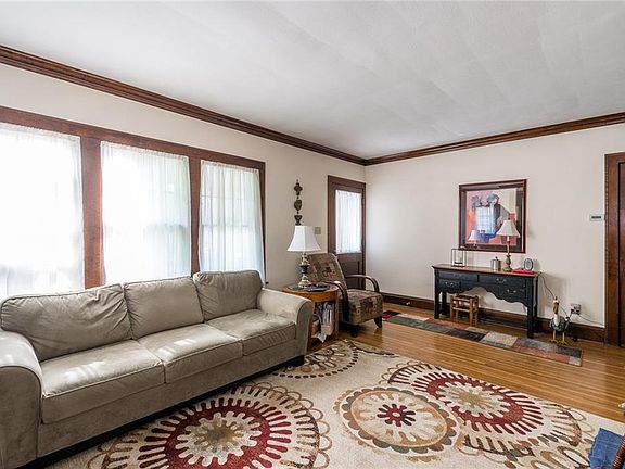4th image of 2124 Morrison Ave