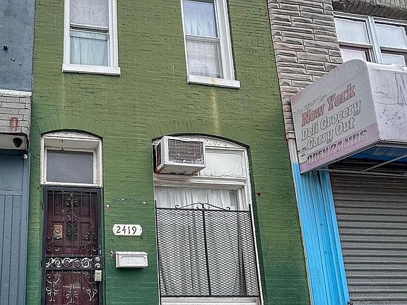2nd image of 2419 E Monument St
