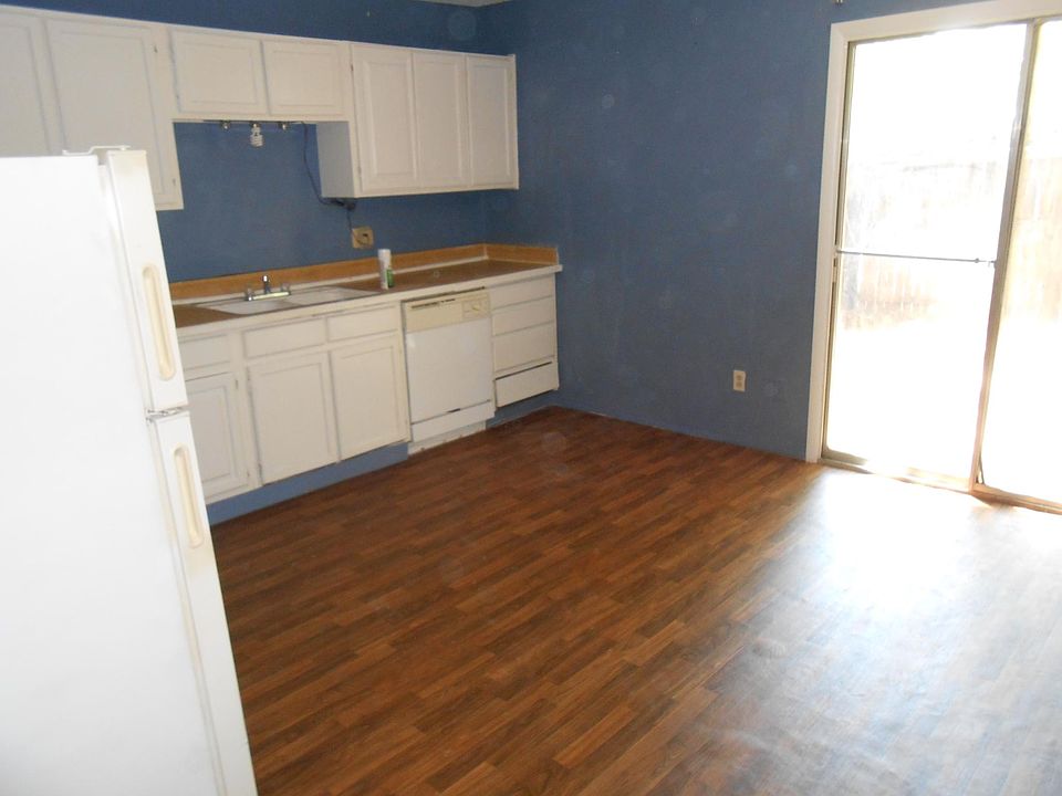 1st image of 1214 Northcliff Ave